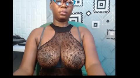 Snapshot of sexy_pearl12 chatting on 01/06/25, 06:25 zoe online show from 01/06/25, 06:25