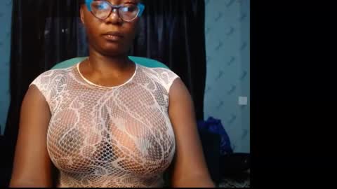 Snapshot of sexy_pearl12 chatting on 01/24/25, 09:49 zoe online show from 01/24/25, 09:49