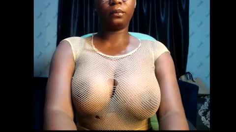 Snapshot of sexy_pearl12 chatting on 02/12/25, 07:02 zoe online show from 02/12/25, 07:02