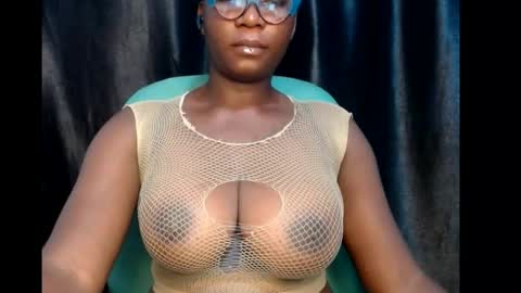 Snapshot of sexy_pearl12 chatting on 03/08/25, 06:26 zoe online show from 03/08/25, 06:26