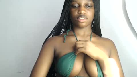 Snapshot of sexy_sinaha chatting on 01/11/25, 01:01 naomi online show from 01/11/25, 01:01