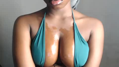 Snapshot of sexy_sinaha chatting on 10/26/25, 02:06 naomi online show from 10/26/25, 02:06