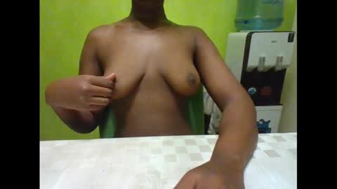 Snapshot of sexy_siren_ chatting on 10/05/25, 12:42 Valentine online show from 10/05/25, 12:42