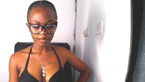 Snapshot of sexy_slimebony chatting on 10/25/25, 01:24 Rae online show from 10/25/25, 01:24