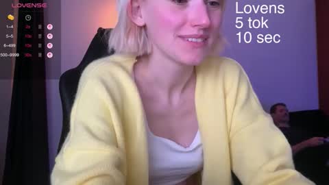 Snapshot of sexy_sweets chatting on 09/13/25, 10:20 Sexy-Sweets online show from 09/13/25, 10:20