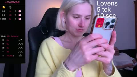 Snapshot of sexy_sweets chatting on 09/26/25, 04:44 Sexy-Sweets online show from 09/26/25, 04:44