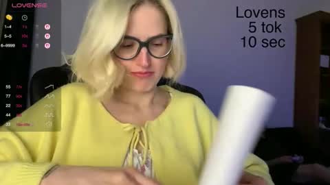 Snapshot of sexy_sweets chatting on 10/22/25, 07:46 Sexy-Sweets online show from 10/22/25, 07:46