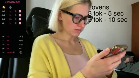 Snapshot of sexy_sweets chatting on 10/25/25, 10:12 Sexy-Sweets online show from 10/25/25, 10:12