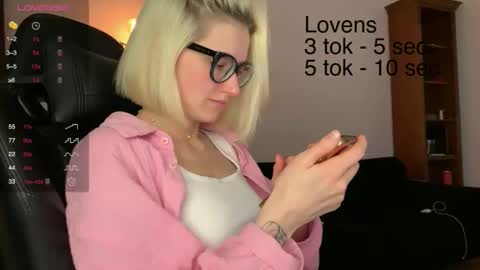 Snapshot of sexy_sweets chatting on 10/27/25, 05:50 Sexy-Sweets online show from 10/27/25, 05:50