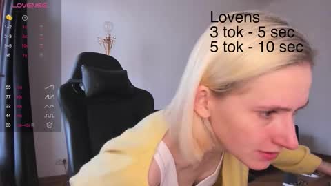 Snapshot of sexy_sweets chatting on 10/28/25, 09:13 Sexy-Sweets online show from 10/28/25, 09:13