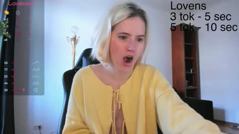 Snapshot of sexy_sweets chatting on 10/30/25, 11:11 Sexy-Sweets online show from 10/30/25, 11:11