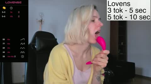 Snapshot of sexy_sweets chatting on 11/03/25, 11:33 Sexy-Sweets online show from 11/03/25, 11:33