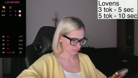 Snapshot of sexy_sweets chatting on 11/04/25, 04:28 Sexy-Sweets online show from 11/04/25, 04:28