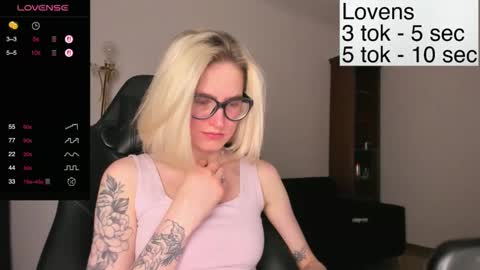 Snapshot of sexy_sweets chatting on 11/06/25, 04:41 Sexy-Sweets online show from 11/06/25, 04:41