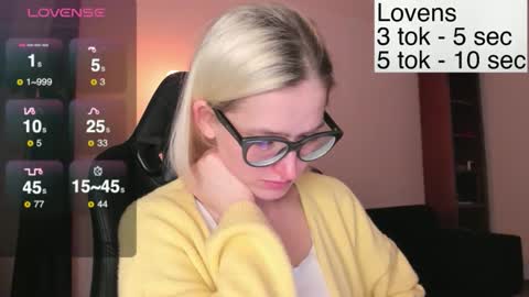 Snapshot of sexy_sweets chatting on 11/08/25, 08:18 Sexy-Sweets online show from 11/08/25, 08:18