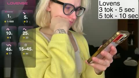 Snapshot of sexy_sweets chatting on 11/19/25, 05:46 Sexy-Sweets online show from 11/19/25, 05:46