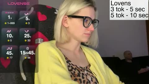 Snapshot of sexy_sweets chatting on 11/20/25, 03:01 Sexy-Sweets online show from 11/20/25, 03:01