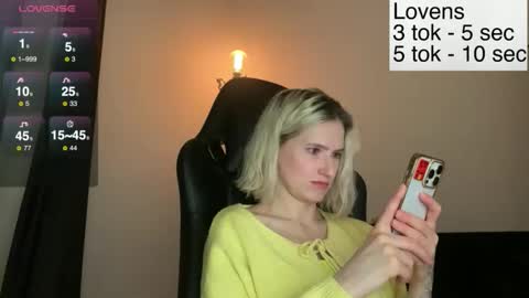 Snapshot of sexy_sweets chatting on 11/27/25, 02:08 Sexy-Sweets online show from 11/27/25, 02:08