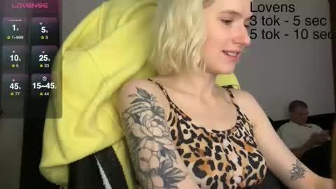 Snapshot of sexy_sweets chatting on 11/30/25, 03:16 Sexy-Sweets online show from 11/30/25, 03:16