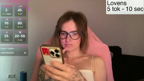 Snapshot of sexy_sweets chatting on 06/19/26, 04:44 Sexy-Sweets online show from 06/19/26, 04:44