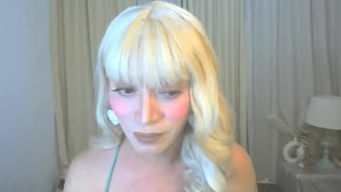 Snapshot of sexy_yllona chatting on 03/22/26, 11:52 sexy_yllona online show from 03/22/26, 11:52