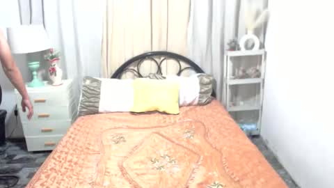 Snapshot of sexy_yllona chatting on 04/10/26, 10:09 sexy_yllona online show from 04/10/26, 10:09