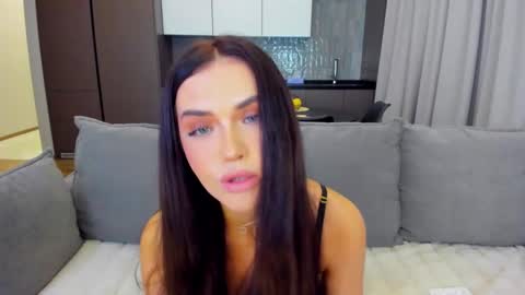 Snapshot of sexyangeloux chatting on 01/16/25, 07:41 Lou online show from 01/16/25, 07:41