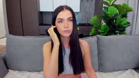 Snapshot of sexyangeloux chatting on 02/08/25, 08:53 Lou online show from 02/08/25, 08:53