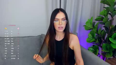 Snapshot of sexyangeloux chatting on 09/10/25, 10:10 Lou online show from 09/10/25, 10:10