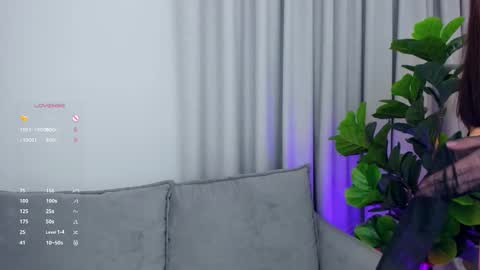 Snapshot of sexyangeloux chatting on 09/25/25, 08:01 Lou online show from 09/25/25, 08:01