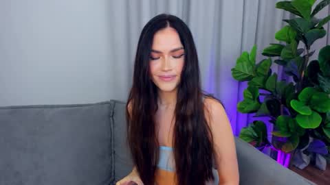 Snapshot of sexyangeloux chatting on 10/05/25, 09:13 Lou online show from 10/05/25, 09:13