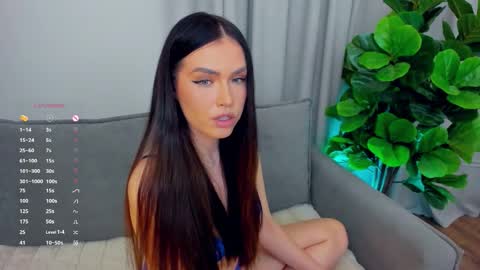 Snapshot of sexyangeloux chatting on 10/30/25, 10:10 Lou online show from 10/30/25, 10:10