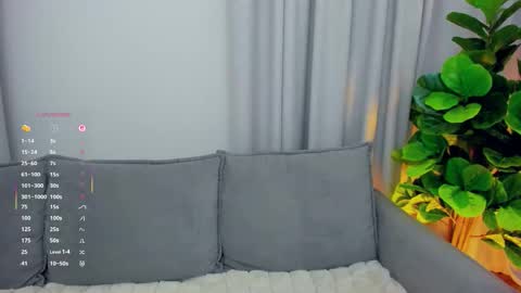 Snapshot of sexyangeloux chatting on 11/01/25, 09:06 Lou online show from 11/01/25, 09:06