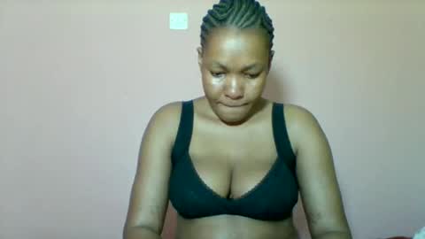 sexyapple2002 online show from 10/28/25, 10:12