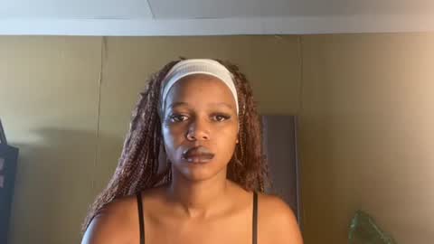 Snapshot of sexyasszeeee chatting on 10/11/25, 08:24 sexyasszeeee online show from 10/11/25, 08:24