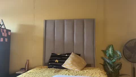 Snapshot of sexyasszeeee chatting on 10/19/25, 11:22 sexyasszeeee online show from 10/19/25, 11:22