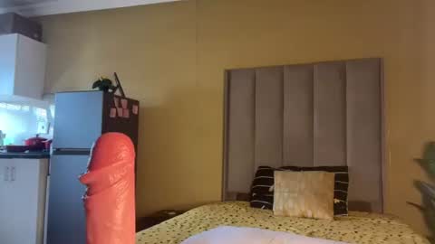 Snapshot of sexyasszeeee chatting on 10/24/25, 08:33 sexyasszeeee online show from 10/24/25, 08:33