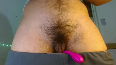 Snapshot of sexyboy_bigclit chatting on 10/01/25, 12:38 Iker online show from 10/01/25, 12:38