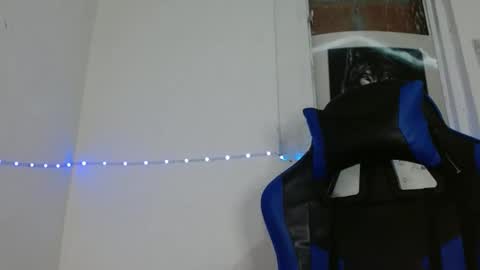 Snapshot of sexyboy_bigclit chatting on 11/08/25, 10:52 Iker online show from 11/08/25, 10:52