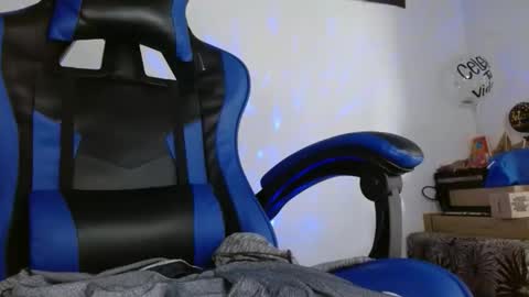 Snapshot of sexyboy_bigclit chatting on 11/28/25, 03:04 Iker online show from 11/28/25, 03:04