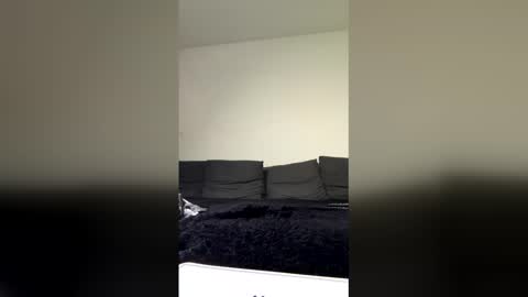 sexyboyziii01 online show from 03/18/26, 06:44