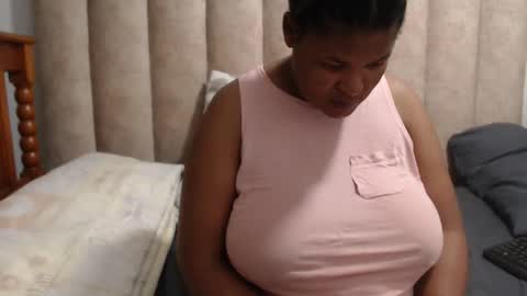 Snapshot of sexybustyxx chatting on 10/07/25, 06:38 sexybustyxx online show from 10/07/25, 06:38