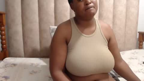 Snapshot of sexybustyxx chatting on 10/21/25, 09:21 sexybustyxx online show from 10/21/25, 09:21