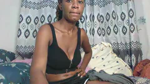 Snapshot of sexycarinah chatting on 02/21/26, 07:37 Carinah online show from 02/21/26, 07:37