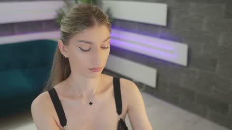 Snapshot of sexycelline chatting on 06/19/26, 05:34 Celline online show from 06/19/26, 05:34