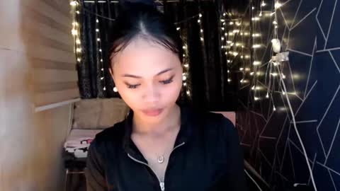 Miss Cheng online show from 11/25/25, 08:47