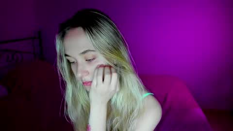 Snapshot of sexycocobutt chatting on 02/06/25, 09:32 Sophia online show from 02/06/25, 09:32