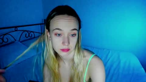 Snapshot of sexycocobutt chatting on 02/12/25, 10:03 Sophia online show from 02/12/25, 10:03