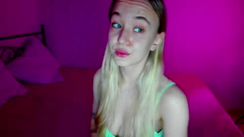 Snapshot of sexycocobutt chatting on 03/12/25, 02:01 Sophia online show from 03/12/25, 02:01