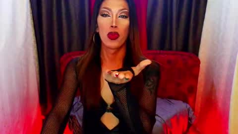 Snapshot of sexydevine_34 chatting on 07/15/26, 08:58 Devine online show from 07/15/26, 08:58